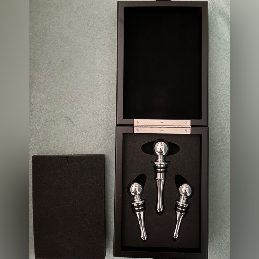 NIB New Executive Wine Bottle Stopper 3 Piece Gift Set